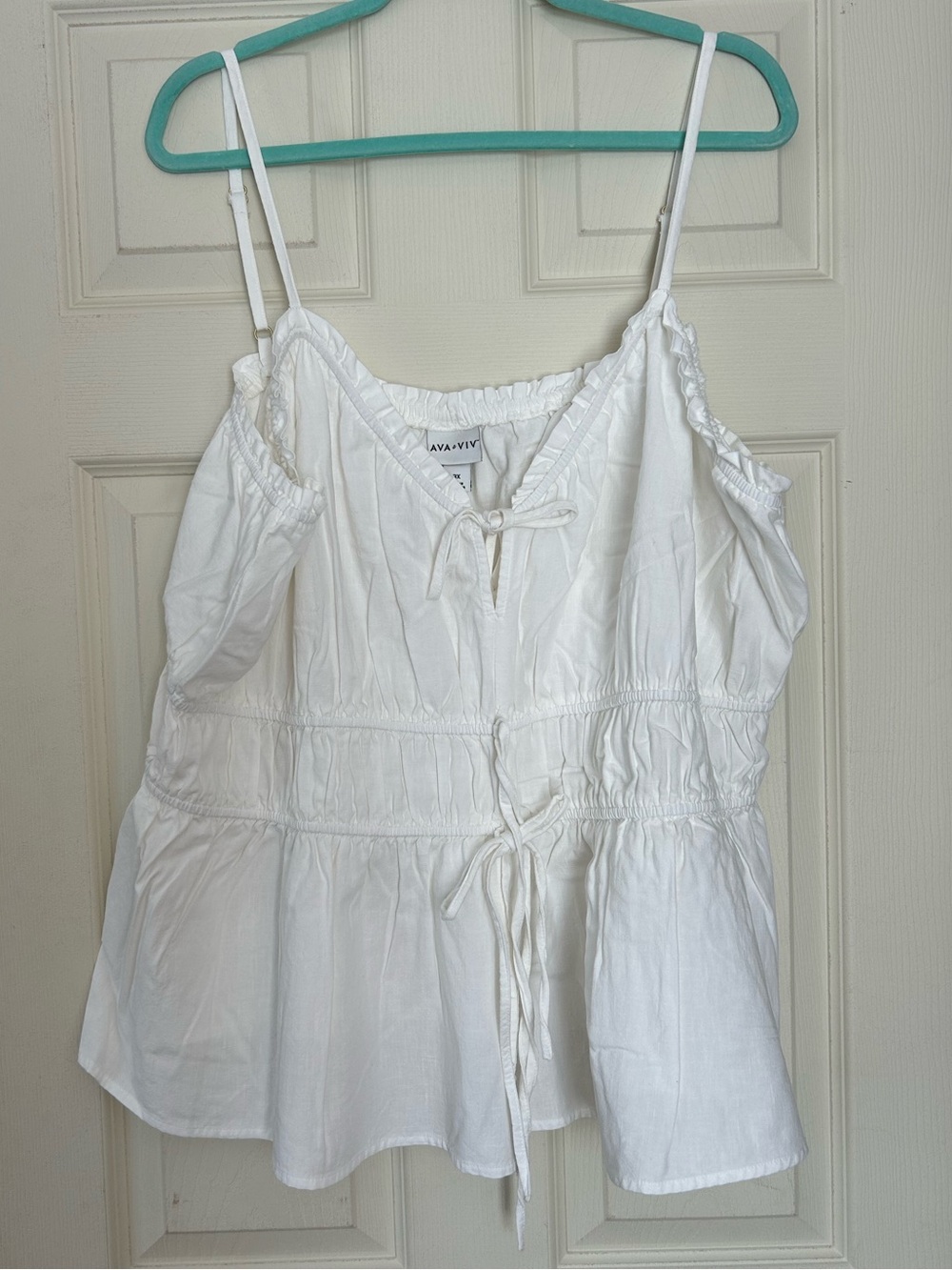 NWOT Ava & Viv white top 3X